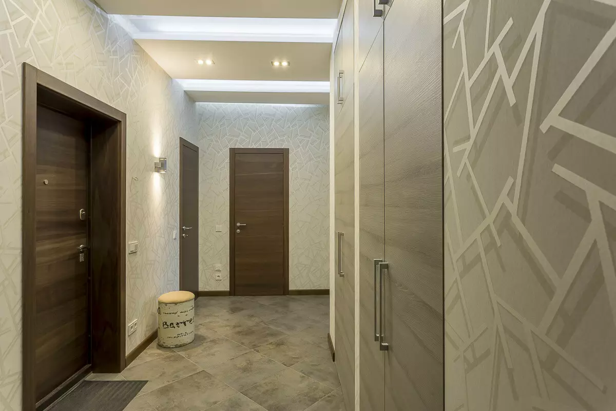 Letër-muri. Zgjerimi i hapësirës, ​​në një korridor të ngushtë (49 foto): Çfarë sfond për të zgjedhur për një korridor të gjatë dhe të errët në apartament? Çfarë ngjyre është më i mirë? 9283_15