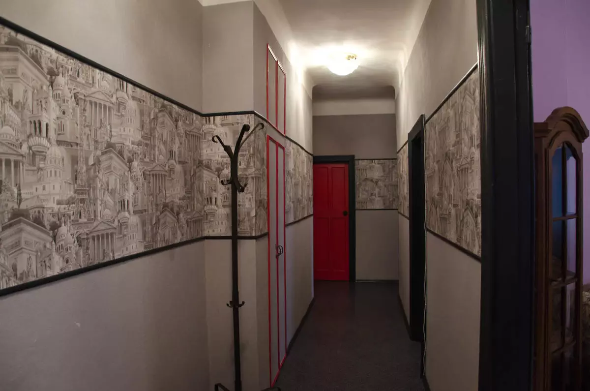 Hình nền kết hợp ở hành lang (49 ảnh): Thiết kế của hành lang với sự kết hợp của hình nền trong căn hộ. Làm thế nào để blot hình nền của hai màu đẹp? 9284_3