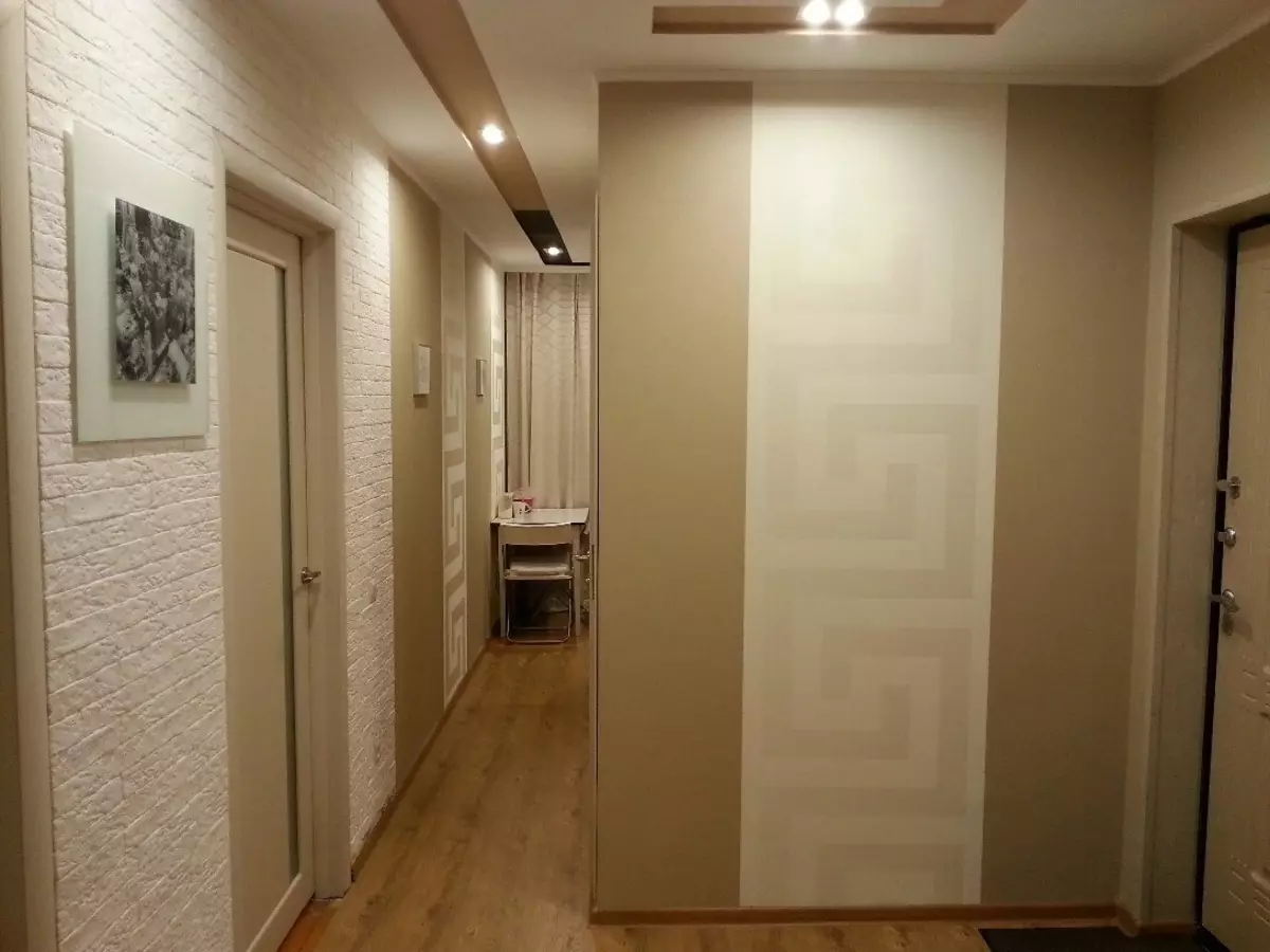 Hình nền kết hợp ở hành lang (49 ảnh): Thiết kế của hành lang với sự kết hợp của hình nền trong căn hộ. Làm thế nào để blot hình nền của hai màu đẹp? 9284_40