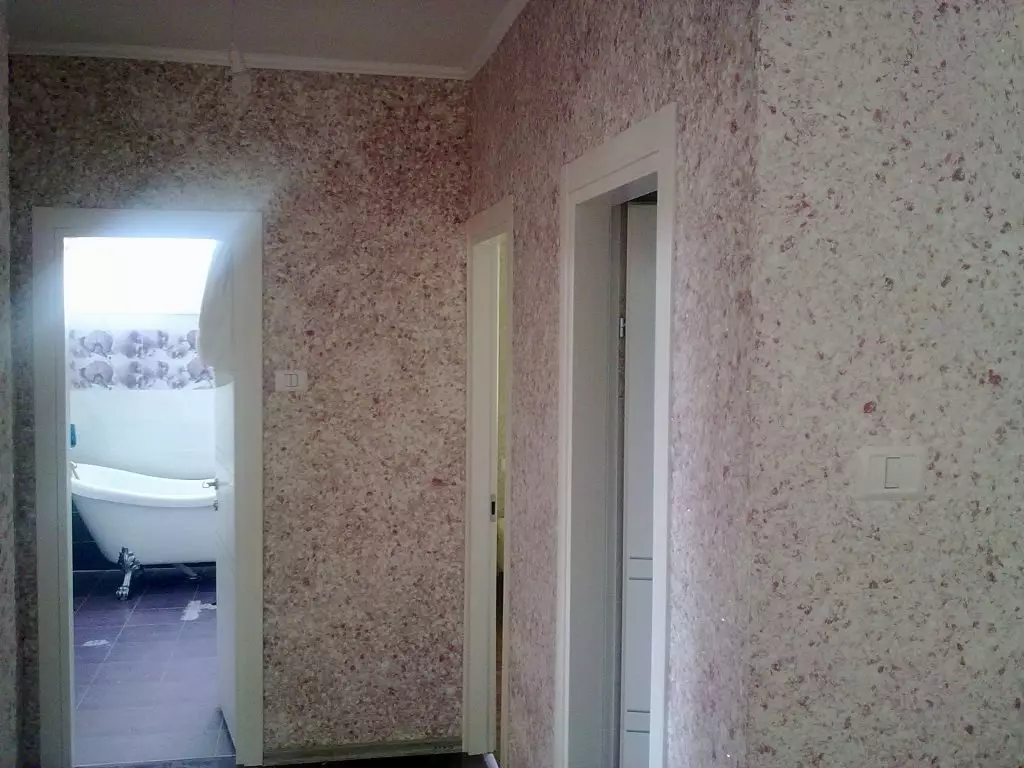 Wallpapers të lëngshme në korridor (51 foto): Çfarë sfond është më mirë të zgjidhni për muret në korridor? Vizatime nga letër-muri i lëngët në brendësi 9286_3