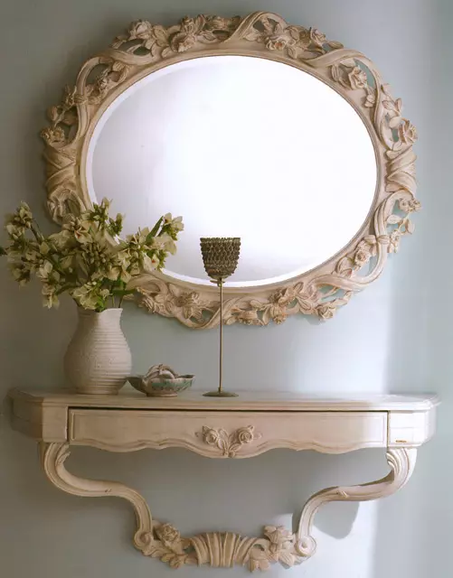 Cermin dengan rak di lorong: dinding dan cermin lantai. Bagaimana untuk memilih yang dipasang atau cermin lain dengan rak? 9300_23