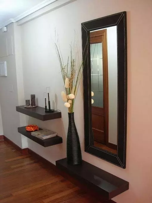 Un espejo con un estante en el pasillo: espejos de pared y piso. ¿Cómo elegir un montaje o cualquier otro espejo con un estante? 9300_5