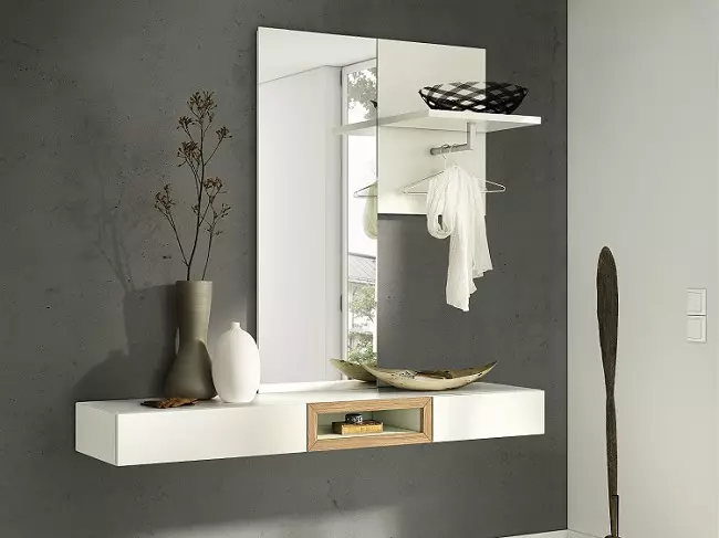 Rezalnik z ogledalom na hodniku (50 fotografij): Kako izbrati majhno nočno mizo v hodniku? Vrste struktur in njihove značilnosti 9303_27