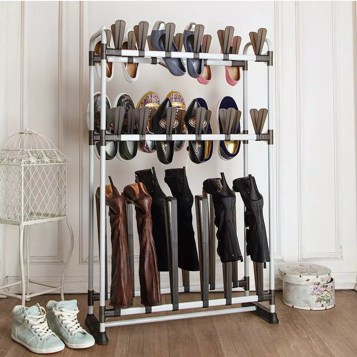 Складиштење ципела у ходнику (27 фотографија): Опције система за складиштење. Како складиштети ципеле у малом ходнику? 9314_15