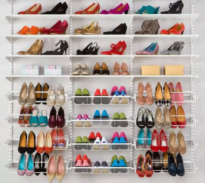 Conservazione di scarpe nel corridoio (27 foto): opzioni di sistema di stoccaggio. Come immagazzinare le scarpe in un piccolo corridoio? 9314_22