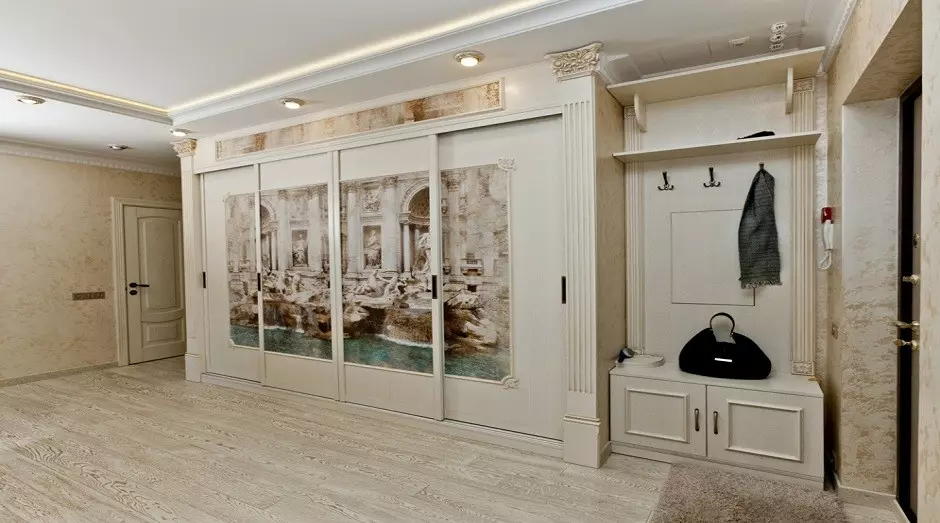 Gelongsor almari pakaian di lorong (108 foto): Idea reka bentuk terbaik kabinet radius putih, almari besar bergaya dengan pusingan di lorong panjang, kabinet klasik dengan mezzanine dan pilihan lain 9317_71