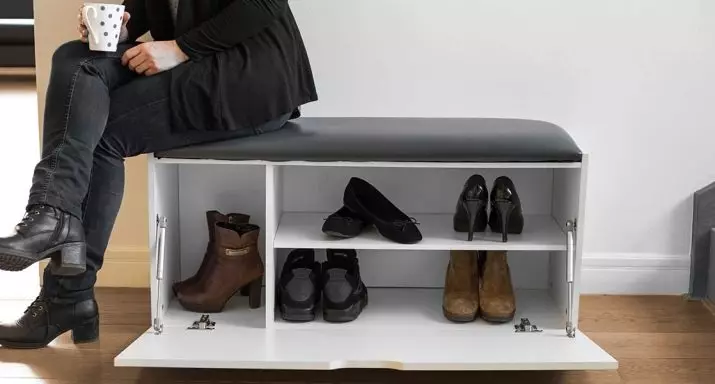 Lubricians with a seat in the hallway (55 photos): Narrow shoes with shelves for shoes and soft seats, open and metal models in the interior 9318_47