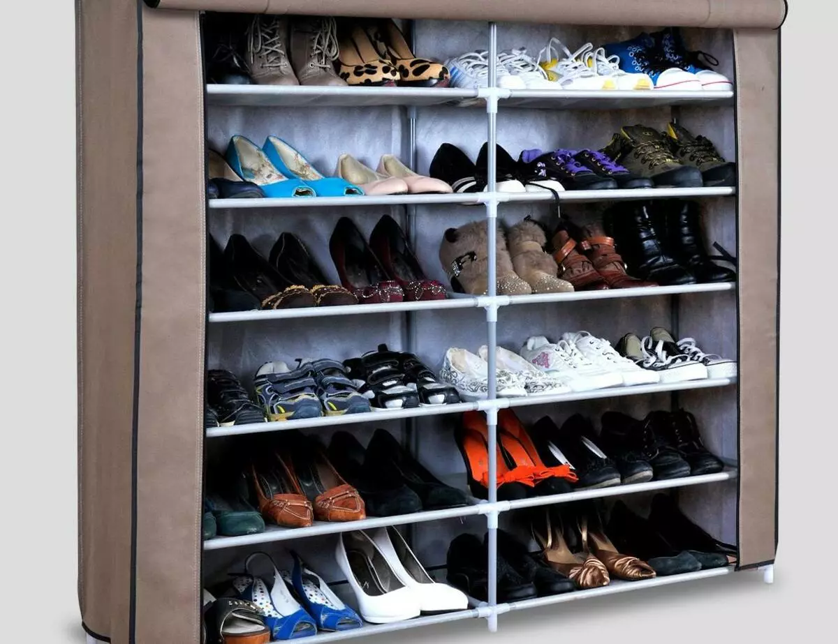 Estantes para zapatos en el pasillo (68 fotos): elija un zapato con un asiento, estructuras de metal forjado, zapatos abiertos y cerrados 9324_5