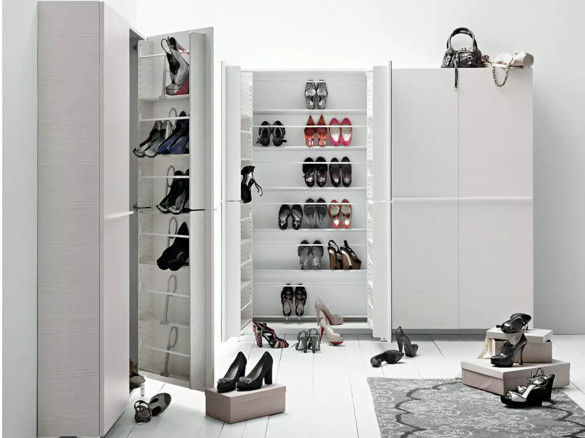廊下の靴のためのワードローブ（61写真）：狭い靴のキャビネット、非対称のドア、高釣りの靴、その他のオプション 9327_53