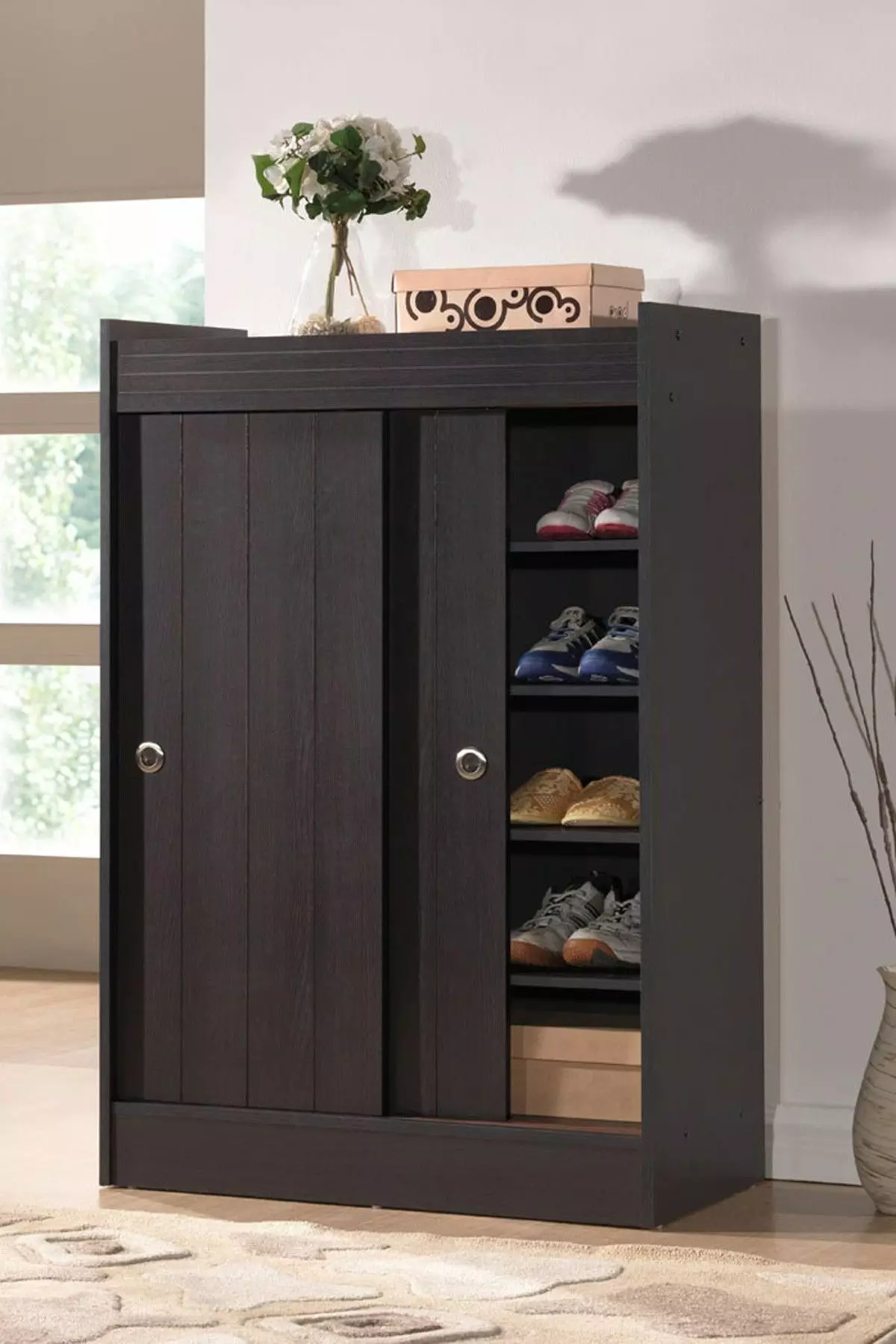 Opore za čevlje na hodniku: leseni čevlji s sedežem in ozko kovinsko stojalo, drugi modeli in priporočila za izbiro 9329_15