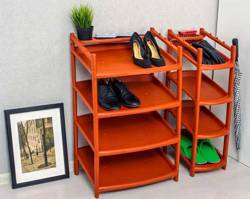 Opore za čevlje na hodniku: leseni čevlji s sedežem in ozko kovinsko stojalo, drugi modeli in priporočila za izbiro 9329_18