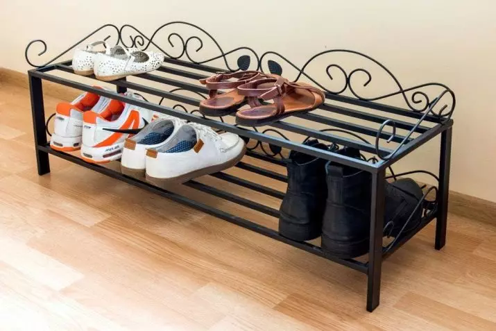 Postrojenie do butów na korytarzu: drewniane buty z siedzeniem oraz wąski metalowy stojak, inne modele i zalecenia dotyczące wyboru 9329_30
