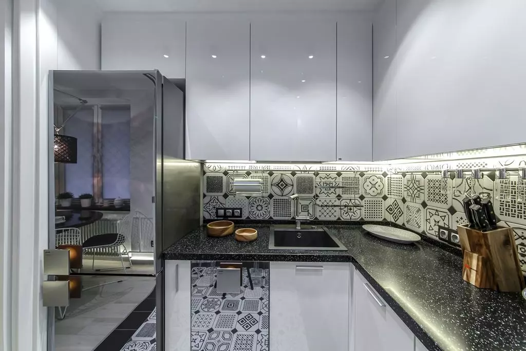 Kuchyň v Khrushchevu s lednicí (53 photos): Design malých kuchyní o 4 čtverečních metrů. Metry, kuchyňské rozložení s pračkou, plynovým sporákem a lednicí 9345_33