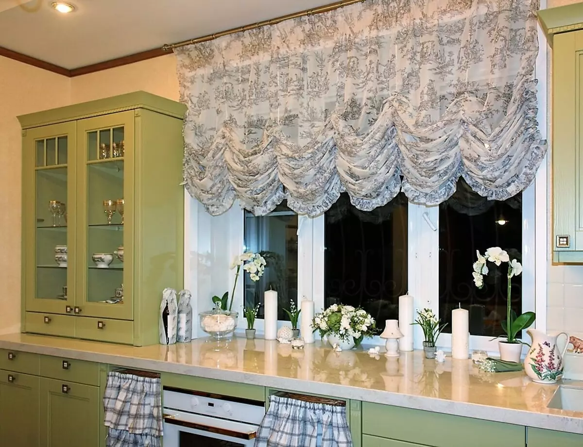 廚房裡的法國窗簾（71張照片）：“邊場”窗簾內部，設計，品種和材料的想法，選擇的提示 9348_15