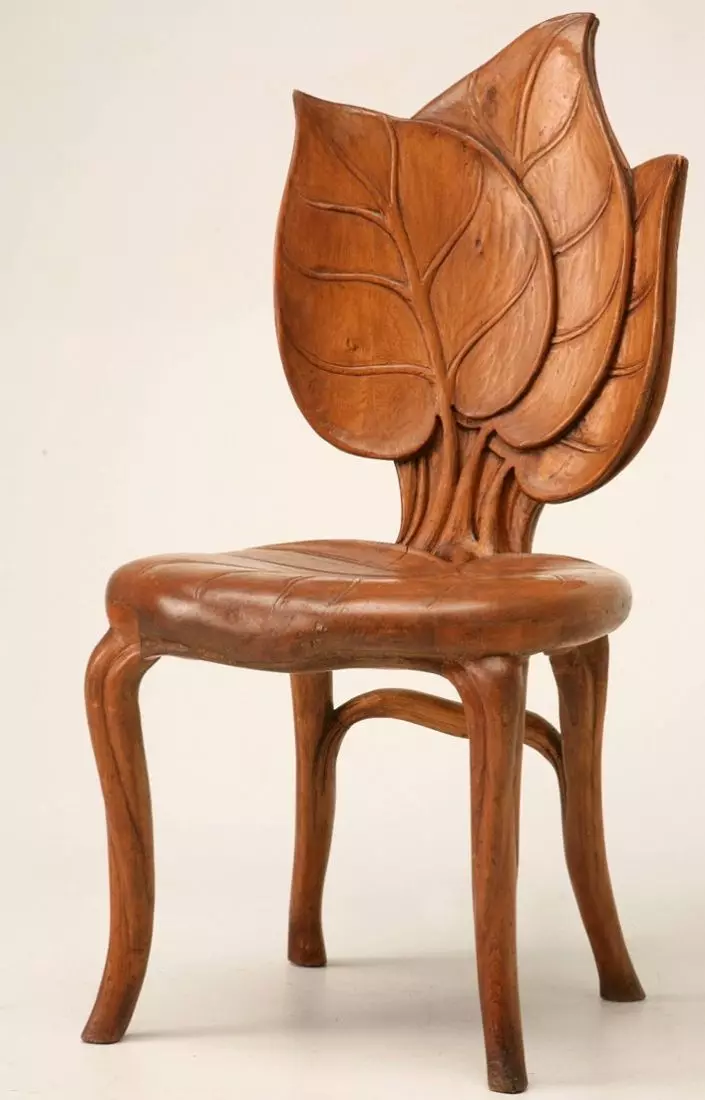 Gekerfde stoele (30 foto's): Table modelle gemaak van ivoor kleur en ander skakerings, kerf op die bene en die agterkant van hout stoele 9349_29