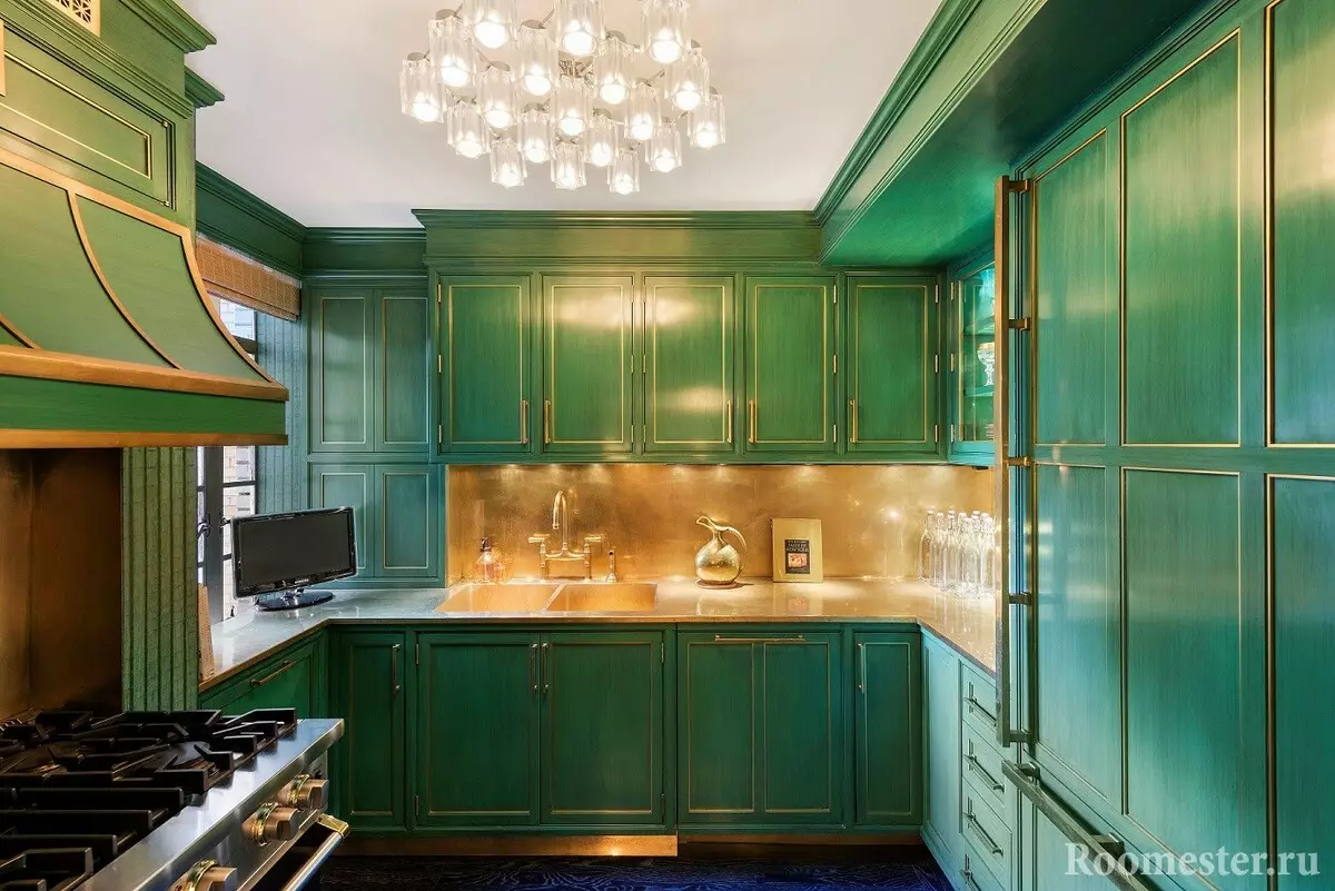 Cozinhas esmeraldas (35 fotos): Características de cor em design de interiores, cozinhas emerald branco e outras combinações 9360_25