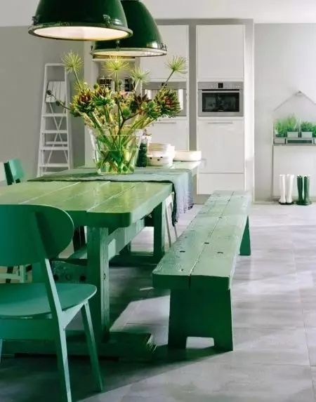 Emerald სამზარეულოები (35 ფოტო): ფერი თვისებები ინტერიერის დიზაინში, თეთრი emerald სამზარეულოები და სხვა კომბინაციები 9360_27