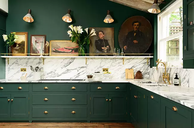 Emerald Խոհանոցներ (35 լուսանկար). Գույնի առանձնահատկություններ ինտերիերի ձեւավորման, սպիտակ-զմրուխտների խոհանոցներում եւ այլ համադրություններ 9360_6