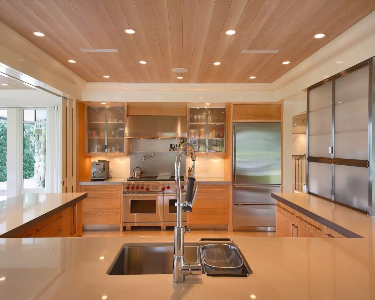 Уютна кухня (79 снимки): Как да създадем комфорт в кухнята в апартамента? Красиви дизайнерски идеи за леки кухни. Как да го оборудваме? 9370_48