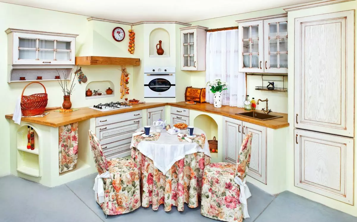 Уютна кухня (79 снимки): Как да създадем комфорт в кухнята в апартамента? Красиви дизайнерски идеи за леки кухни. Как да го оборудваме? 9370_57