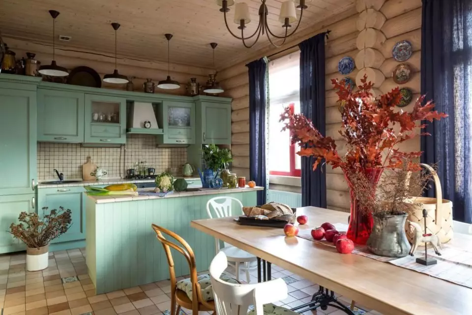Уютна кухня (79 снимки): Как да създадем комфорт в кухнята в апартамента? Красиви дизайнерски идеи за леки кухни. Как да го оборудваме? 9370_74