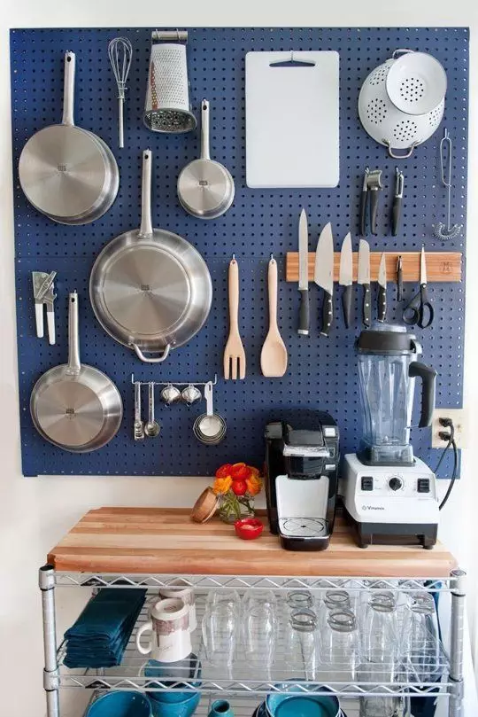 Уютна кухня (79 снимки): Как да създадем комфорт в кухнята в апартамента? Красиви дизайнерски идеи за леки кухни. Как да го оборудваме? 9370_76