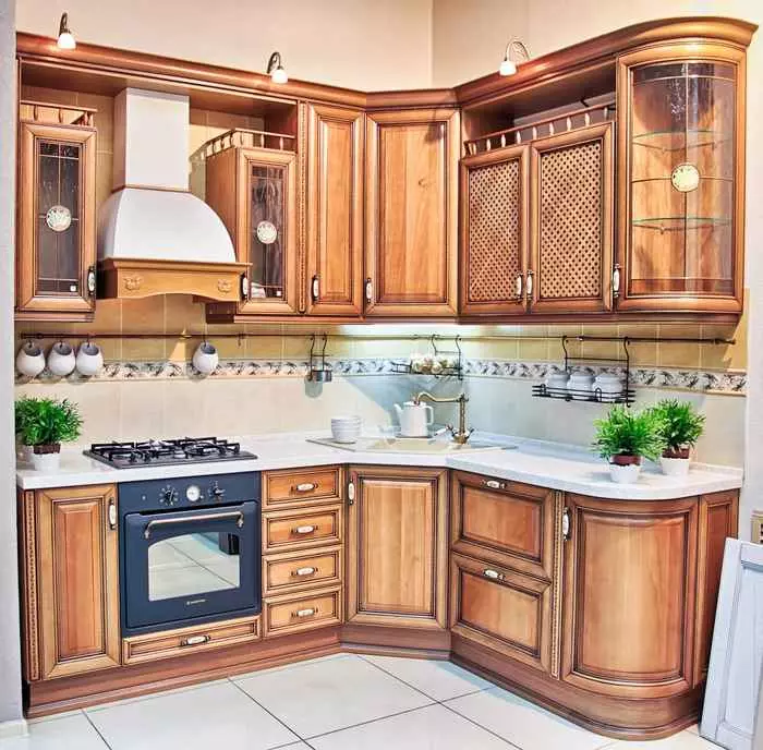 Auriculares de canto para cociñas pequenas 6 metros cadrados. M (42 fotos): Deseño de cociña pequena con frigorífico e mobiliario de cociña, exemplos de planificación, deseño de interiores 9372_19