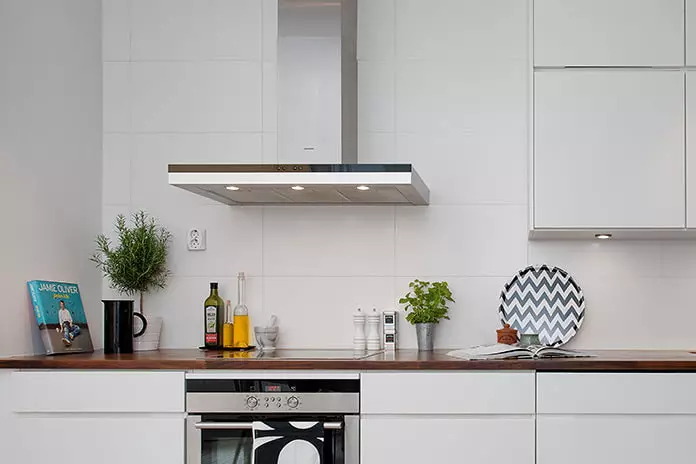 Auriculares de canto para cociñas pequenas 6 metros cadrados. M (42 fotos): Deseño de cociña pequena con frigorífico e mobiliario de cociña, exemplos de planificación, deseño de interiores 9372_39