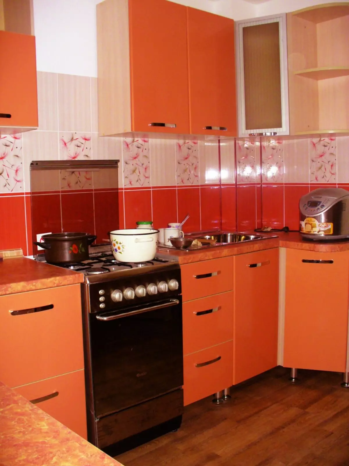 Кухни в розово-оранжевый