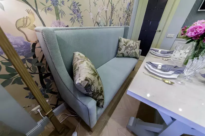 Ghế sofa bếp thẳng (62 ảnh): Ghế sofa nhỏ cho nhà bếp không có phòng ngủ, tùy chọn thiết kế nội thất 9376_22