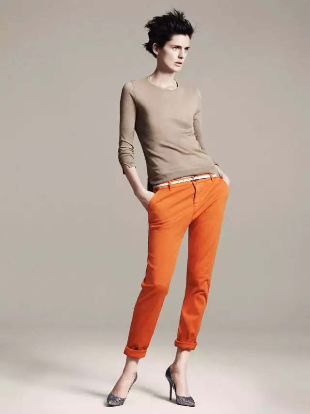 Orange hlače (58 fotografij): Kaj nositi 937_39