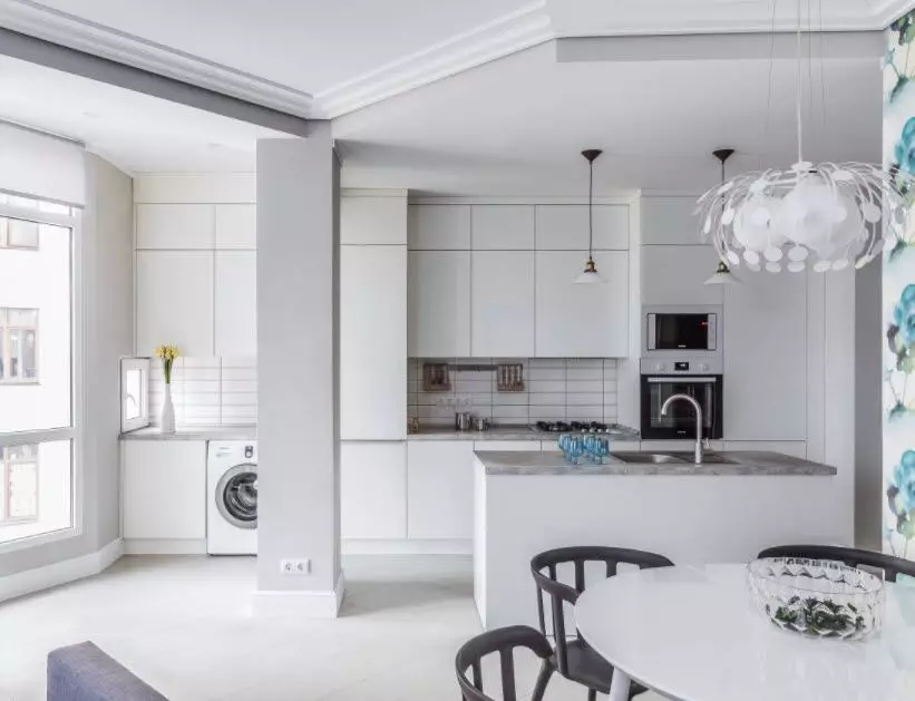 Beyaz-Gri Kitchens (81 Fotoğraf): İç mekanda beyaz ve gri tonlarda mutfak kulaklıkları. Gri mat veya parlak koltuk ile beyaz duvarların tasarımı 9389_11