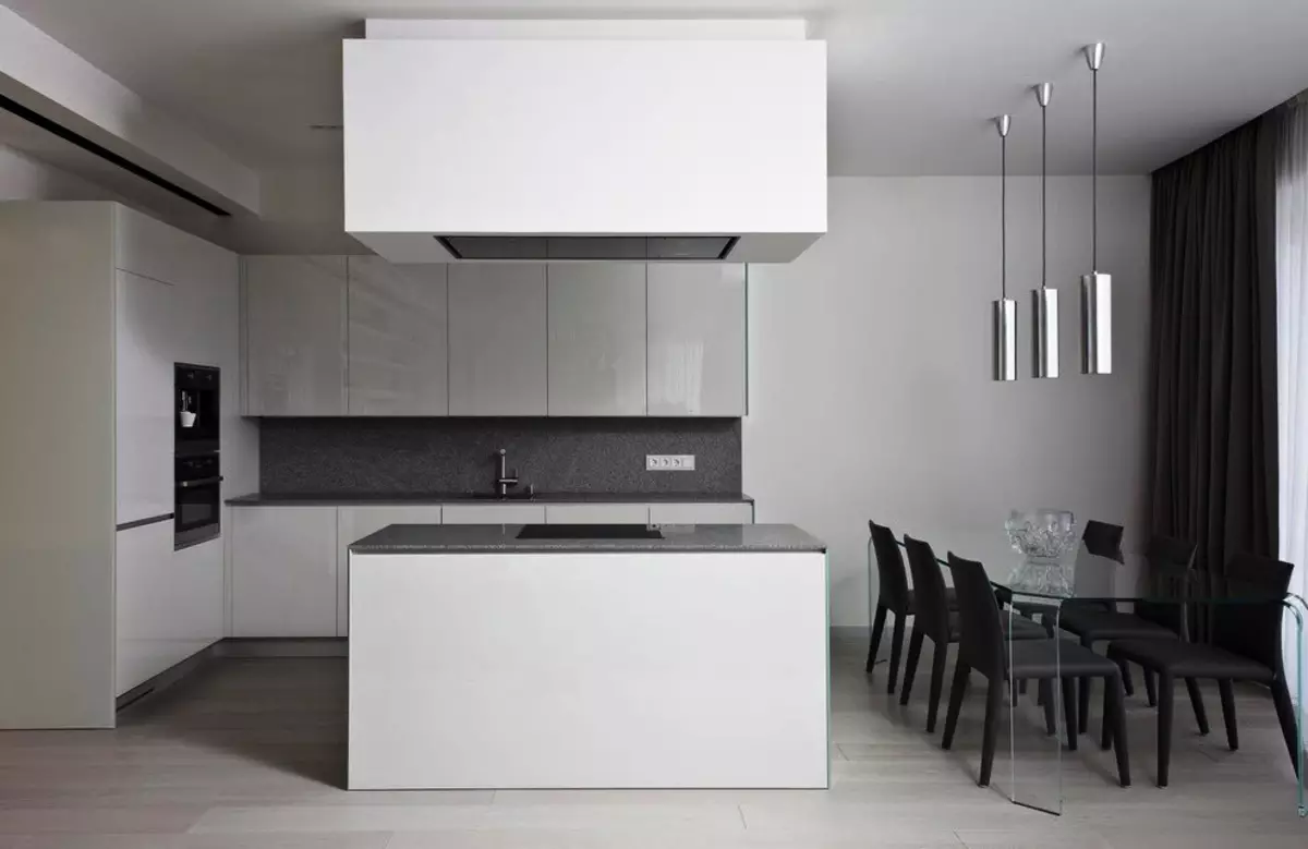 Cociñas grises brancas (81 fotos): auriculares de cociña en tons brancos e grises no interior. Deseño de paredes brancas con mate gris ou fariña brillante 9389_28