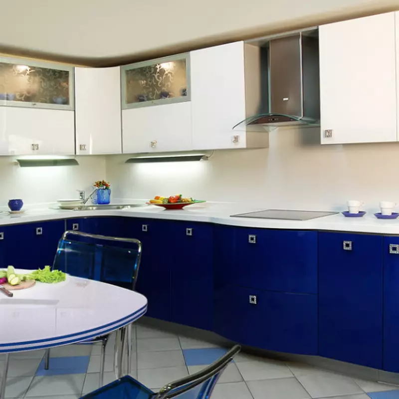 Cucina bianca-blu (64 foto): Caratteristiche dell'auricolare della cucina in colore bianco-blu per la cucina Interior design, accenti sulle pareti in colori simili 9393_15