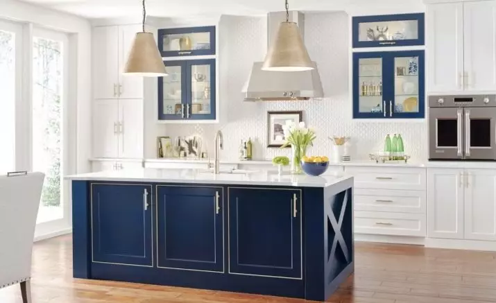 Cucina bianca-blu (64 foto): Caratteristiche dell'auricolare della cucina in colore bianco-blu per la cucina Interior design, accenti sulle pareti in colori simili 9393_2