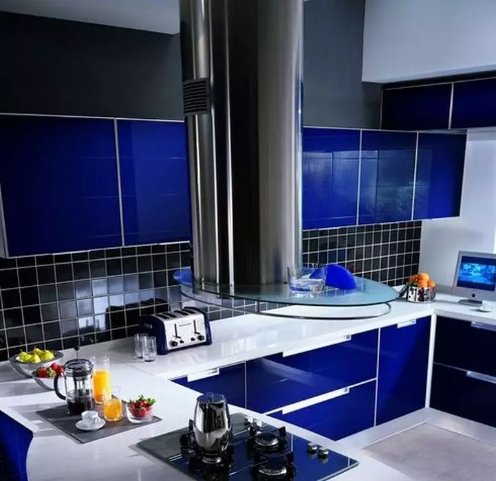 Dapur Bodas-biru (64 Poto): fitur headset dapur dina warna bodas-biru pikeun desain interior dapur, aksen dina dompét dina warna anu sami 9393_24