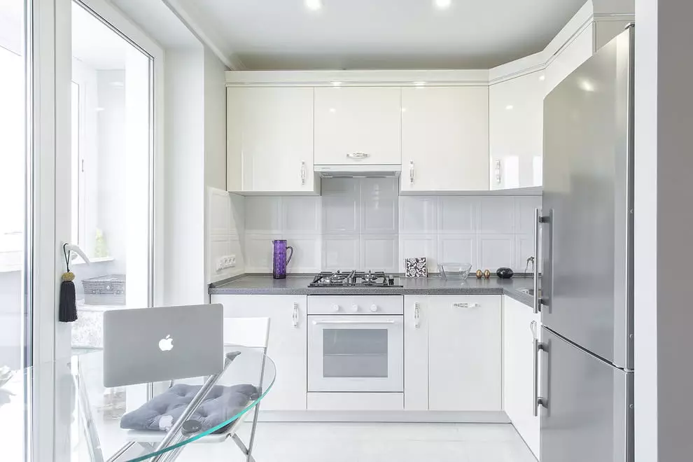 Virtuves dizains 6 kvadrātmetri. m ar ledusskapi (75 fotogrāfijas): virtuves interjers 6 kvadrātmetri ar ledusskapi, virtuves plānošanas projekti 6 kvadrātu 9415_16