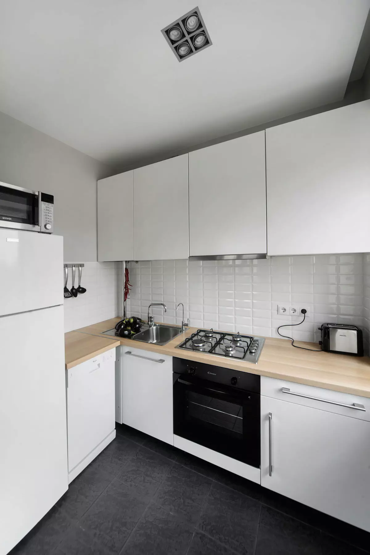 Kuchyňský design 6m². m s lednicí (75 fotek): kuchyňský interiér 6m² s lednicí, projekty plánování kuchyně 6 čtverců 9415_23