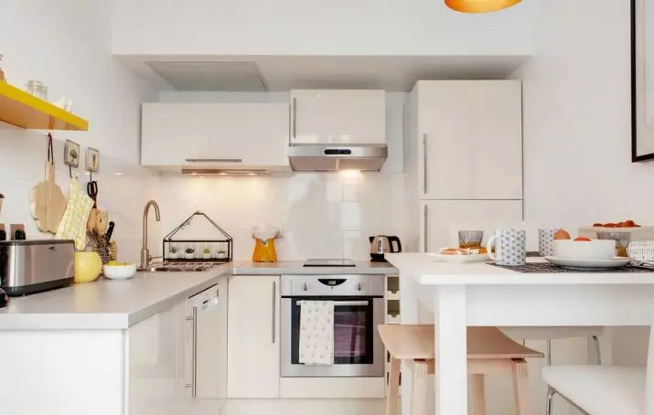 Virtuves dizains 6 kvadrātmetri. m ar ledusskapi (75 fotogrāfijas): virtuves interjers 6 kvadrātmetri ar ledusskapi, virtuves plānošanas projekti 6 kvadrātu 9415_72