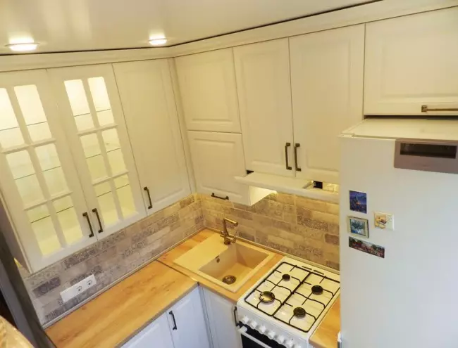 Дизайн кухні 6 кв. м з холодильником (75 фото): інтер'єр кухні 6 квадратних метрів з холодильником, проекти планувань кухні 6 квадратів 9415_8