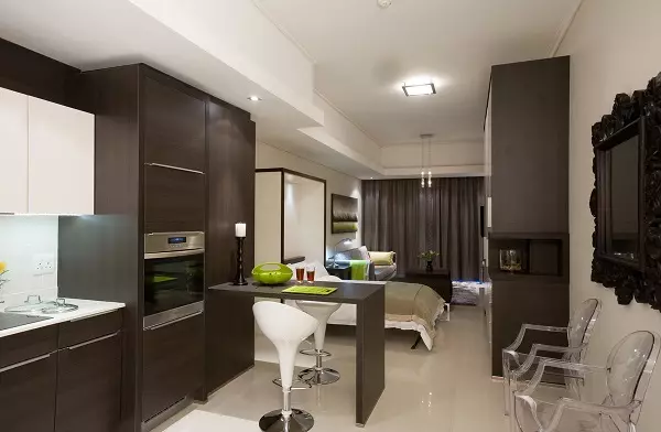 Kuhinjski dizajn u jednom spavaćoj sobi (58 fotografija): Opcije za projektiranje odvojene kuhinje u Odnušci, jednostavna kuhinja unutrašnjost u jednosobnom apartmanu 9416_3