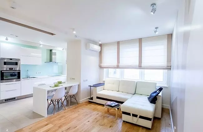 Design de cozinha em apartamento com um quarto (58 fotos): opções para projetar uma cozinha separada no Odnushka, um interior de cozinha simples em um apartamento de 1 quarto 9416_32