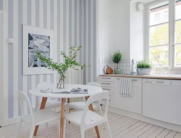 Thiết kế nhà bếp trong căn hộ một phòng ngủ (58 ảnh): Tùy chọn thiết kế một nhà bếp riêng biệt ở Odnushka, một nội thất nhà bếp đơn giản trong một căn hộ 1 phòng 9416_41