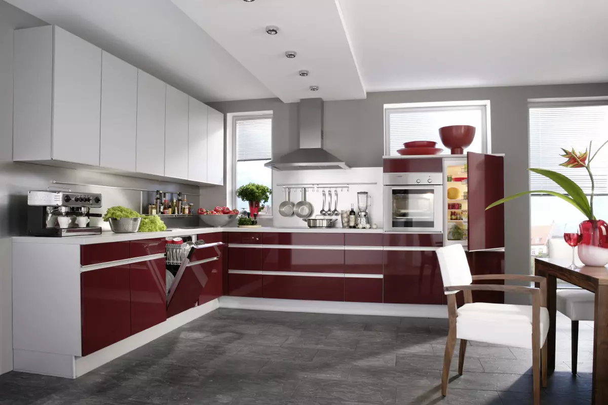Thiết kế nhà bếp với ban công (62 ảnh): Giải pháp nội thất nhà bếp ban đầu với quyền truy cập vào loggia. Bố trí nhà bếp với cánh cửa ban công 9417_48