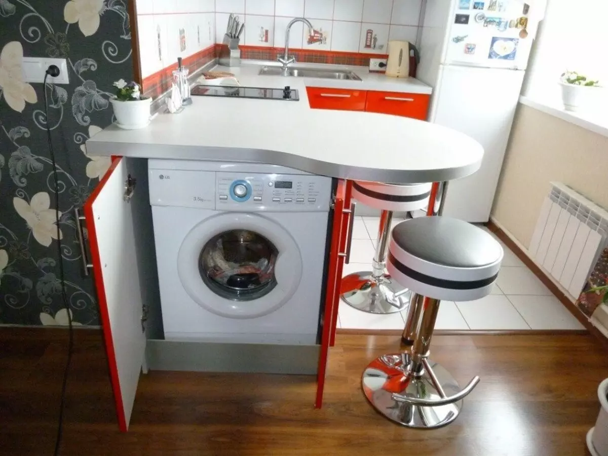 洗濯機付きのキッチン（45枚の写真）：テーブルトップとコーナーキッチンヘッドセットの下の機械。冷蔵庫と小さなキッチンの内部に車を隠す方法は？ 9419_42
