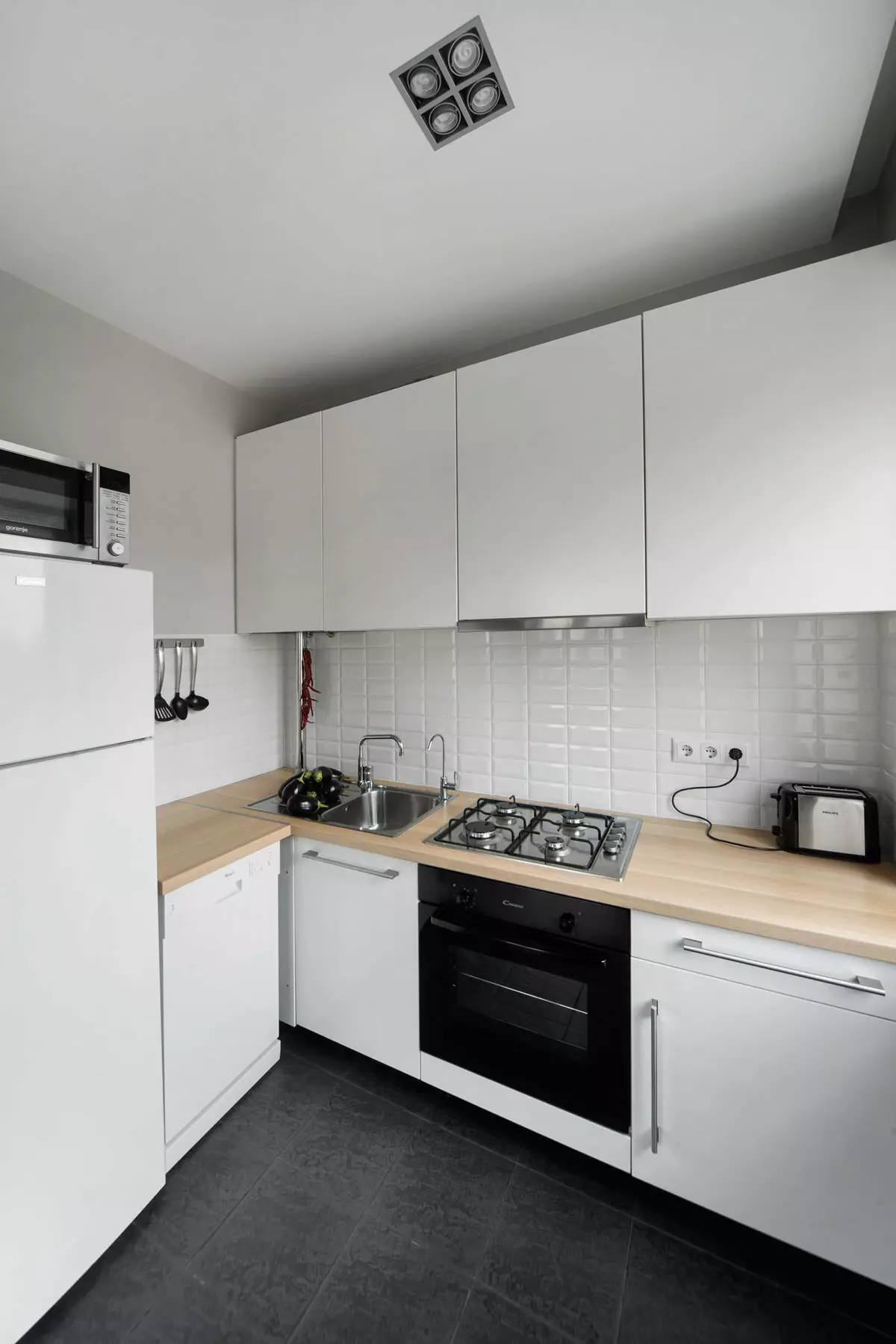 Deseño de cociña en Khrushchev 6 metros cadrados. m con frigorífico (65 fotos): Disposición e cociña de cociña tamaño 6 cadrados 9424_45