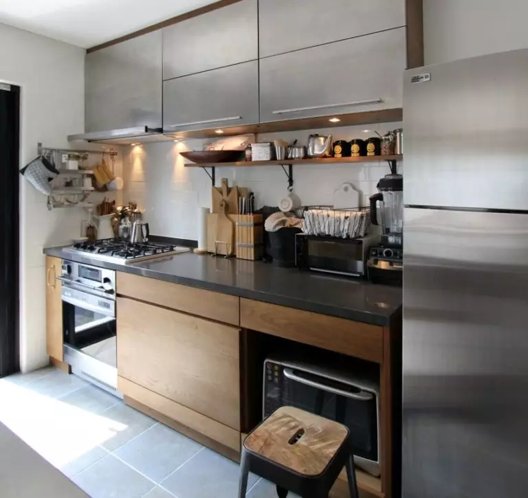 Kuhinja dizajn u Hruščova 6 četvornih metara. m sa hladnjakom (65 fotografija): raspored i unutarnje kuhinje veličine 6 kvadrata 9424_59