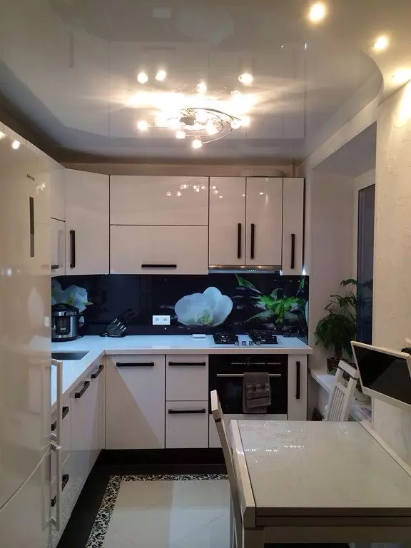 Дизајн кухиње у Кхрушцхев 6 квадратних метара. М са фрижидером (65 фотографија): Изглед и унутрашњост Кухиња Величина 6 квадрата 9424_61