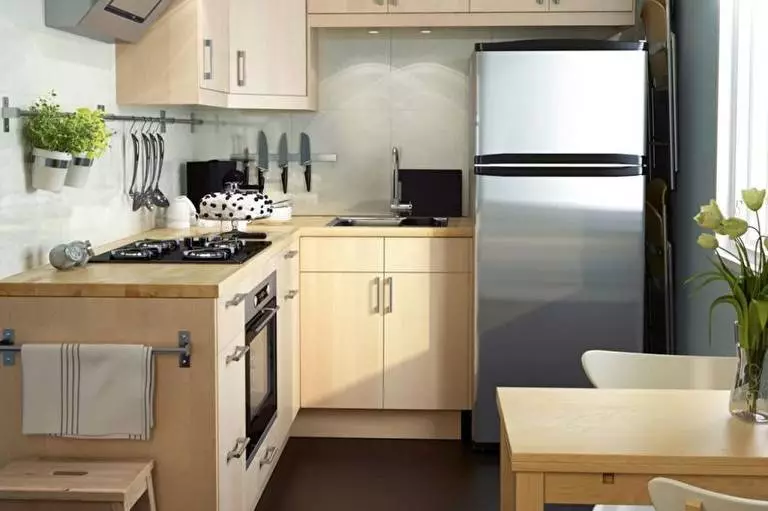 Deseño de cociña en Khrushchev 6 metros cadrados. m con frigorífico (65 fotos): Disposición e cociña de cociña tamaño 6 cadrados 9424_9