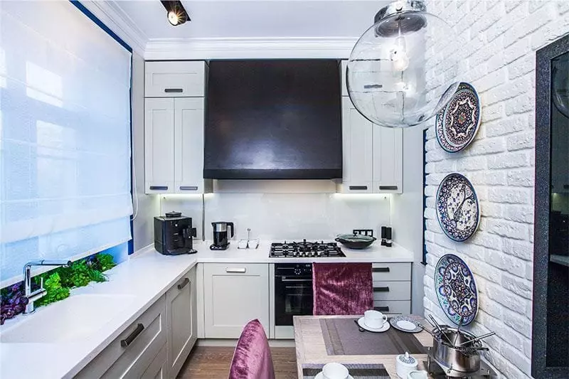 廚房設計9平方米，冰箱（67張照片）：有趣的項目和室內選擇。如何容納必要的家具？ 9432_14